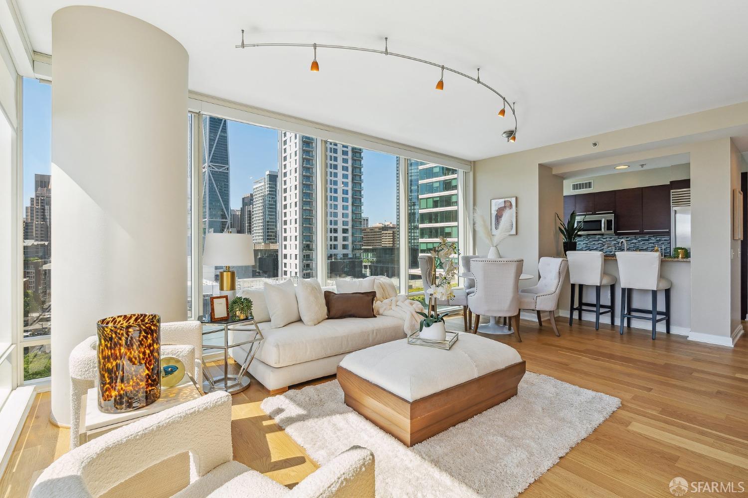 425 1st Street Unit: 906
