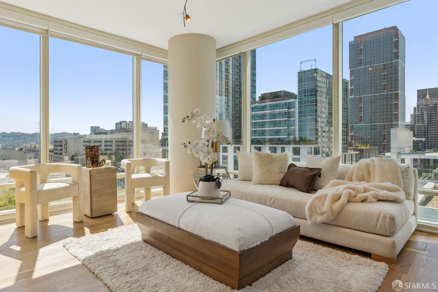 425 1st Street Unit: 906
