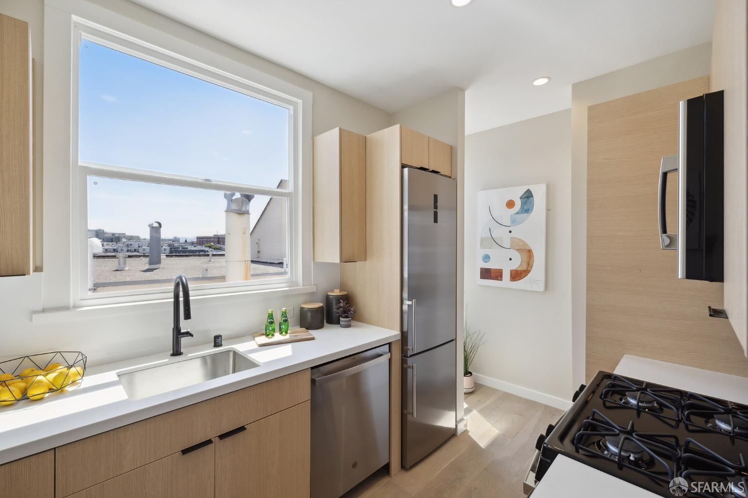 1811 Leavenworth Street Unit: 6