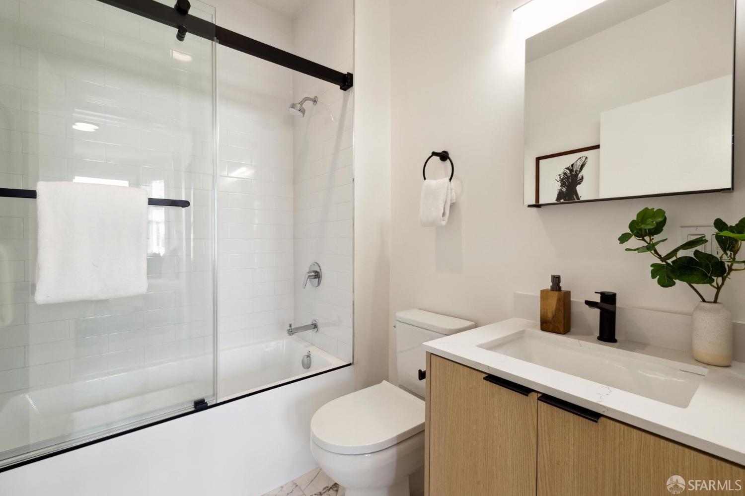1811 Leavenworth Street Unit: 6