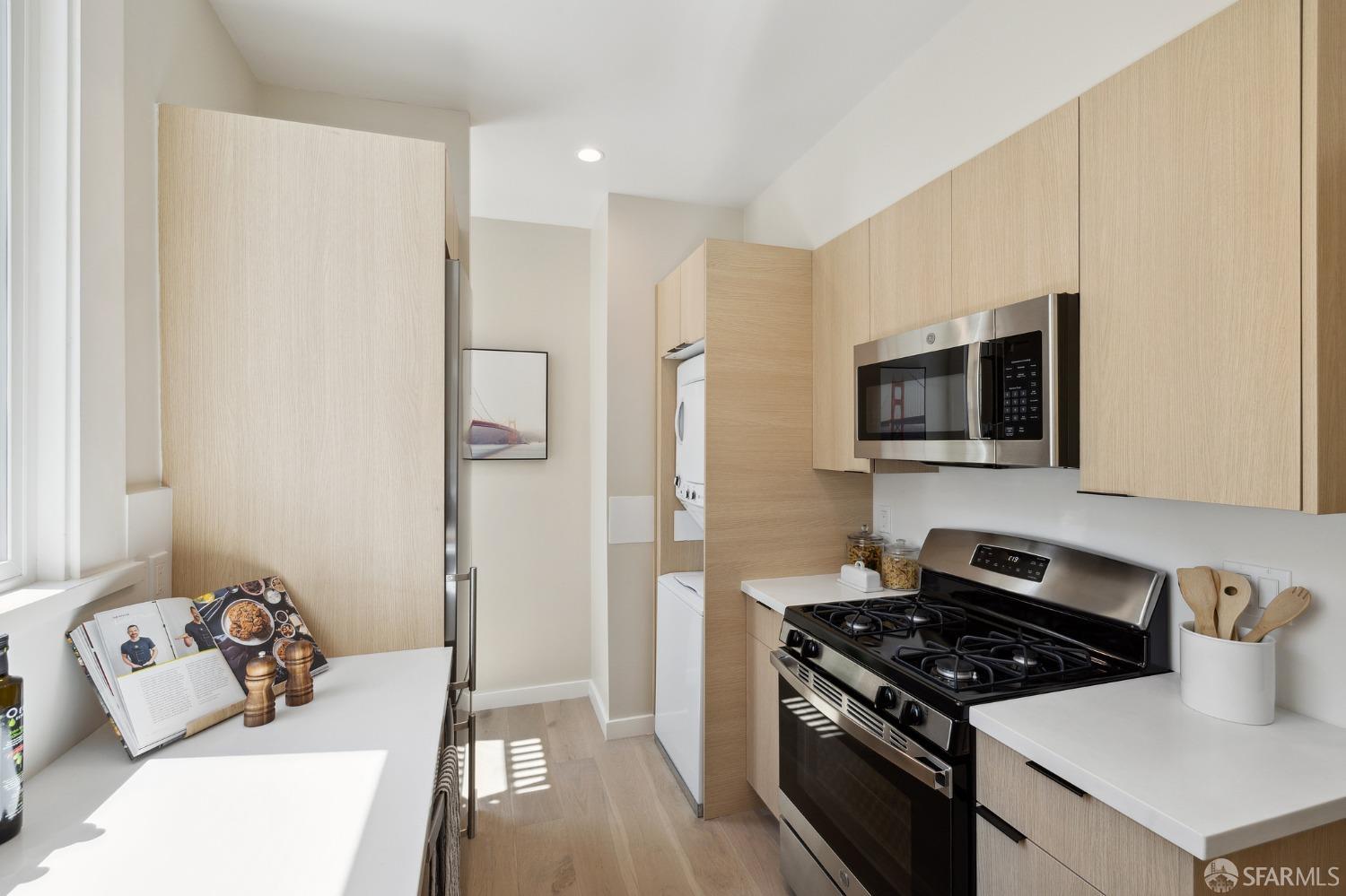 1811 Leavenworth Street Unit: 6