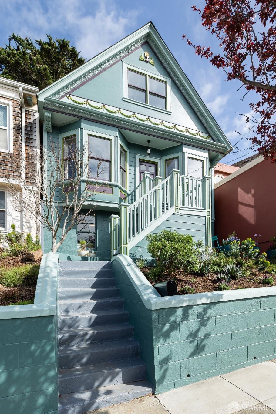 290 Surrey Street