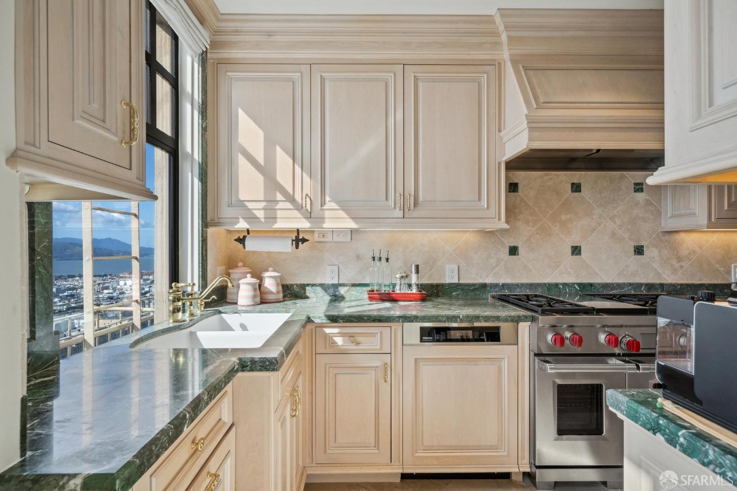 1201 California Street # 1602