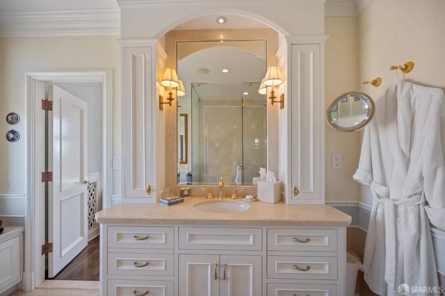 1201 California Street # 1602