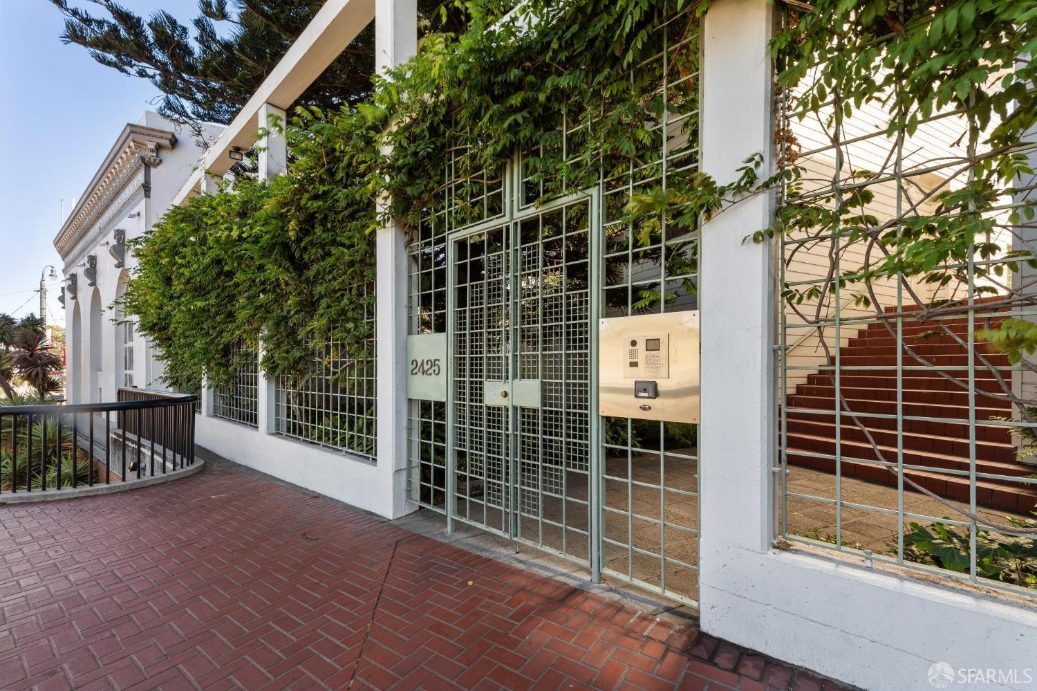 2425 Market Street # 8