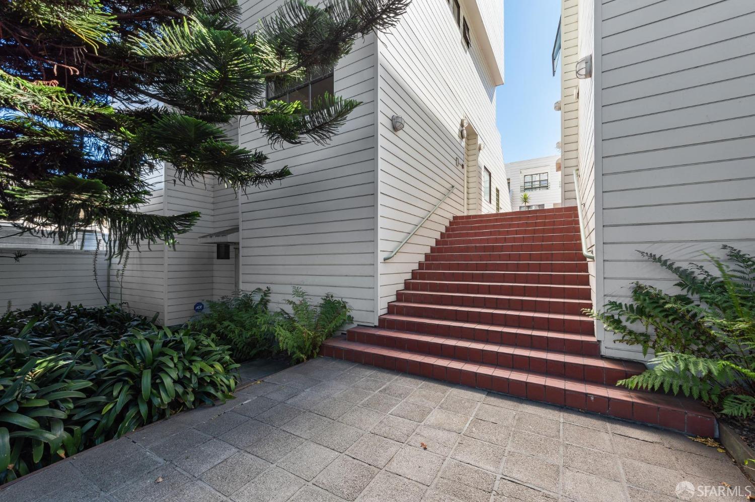 2425 Market Street # 8