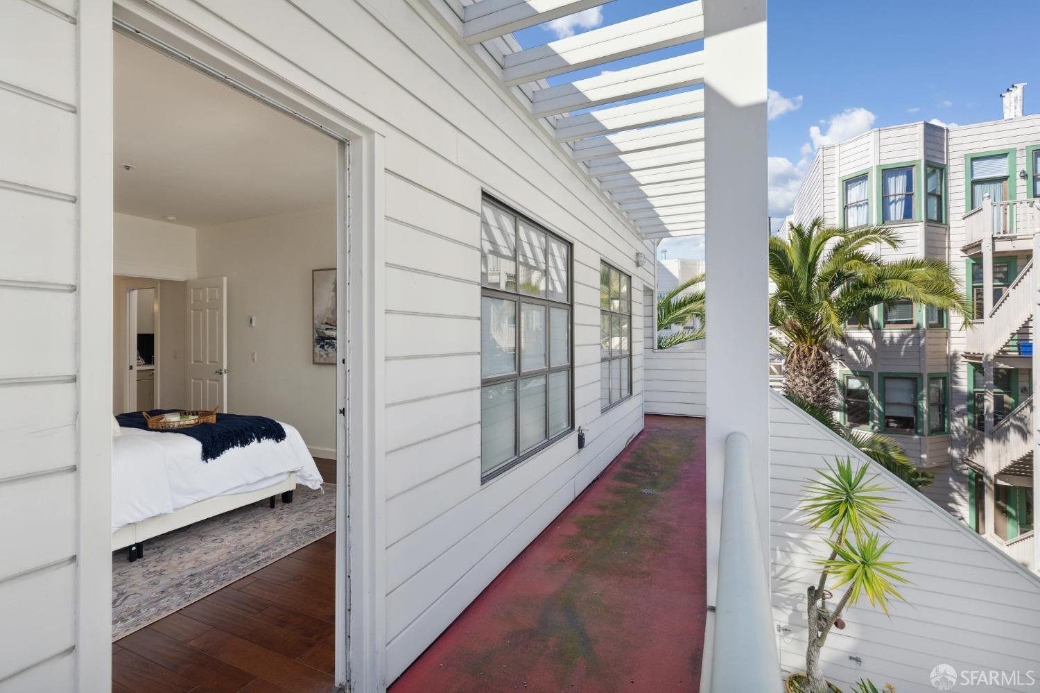 2425 Market Street # 8