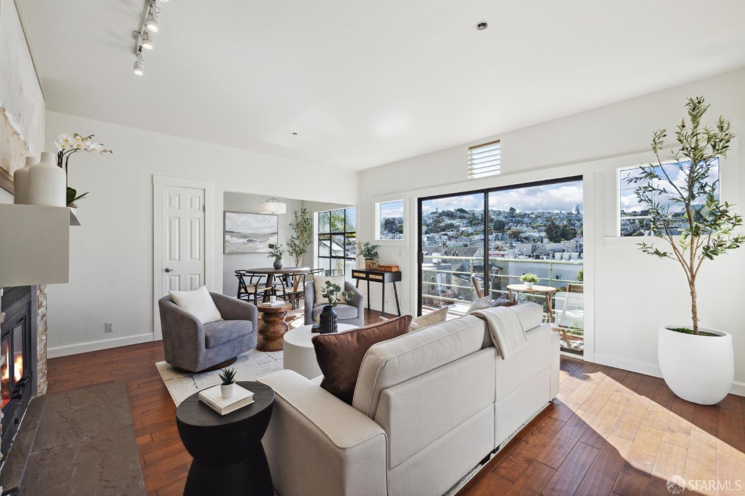 2425 Market Street # 8