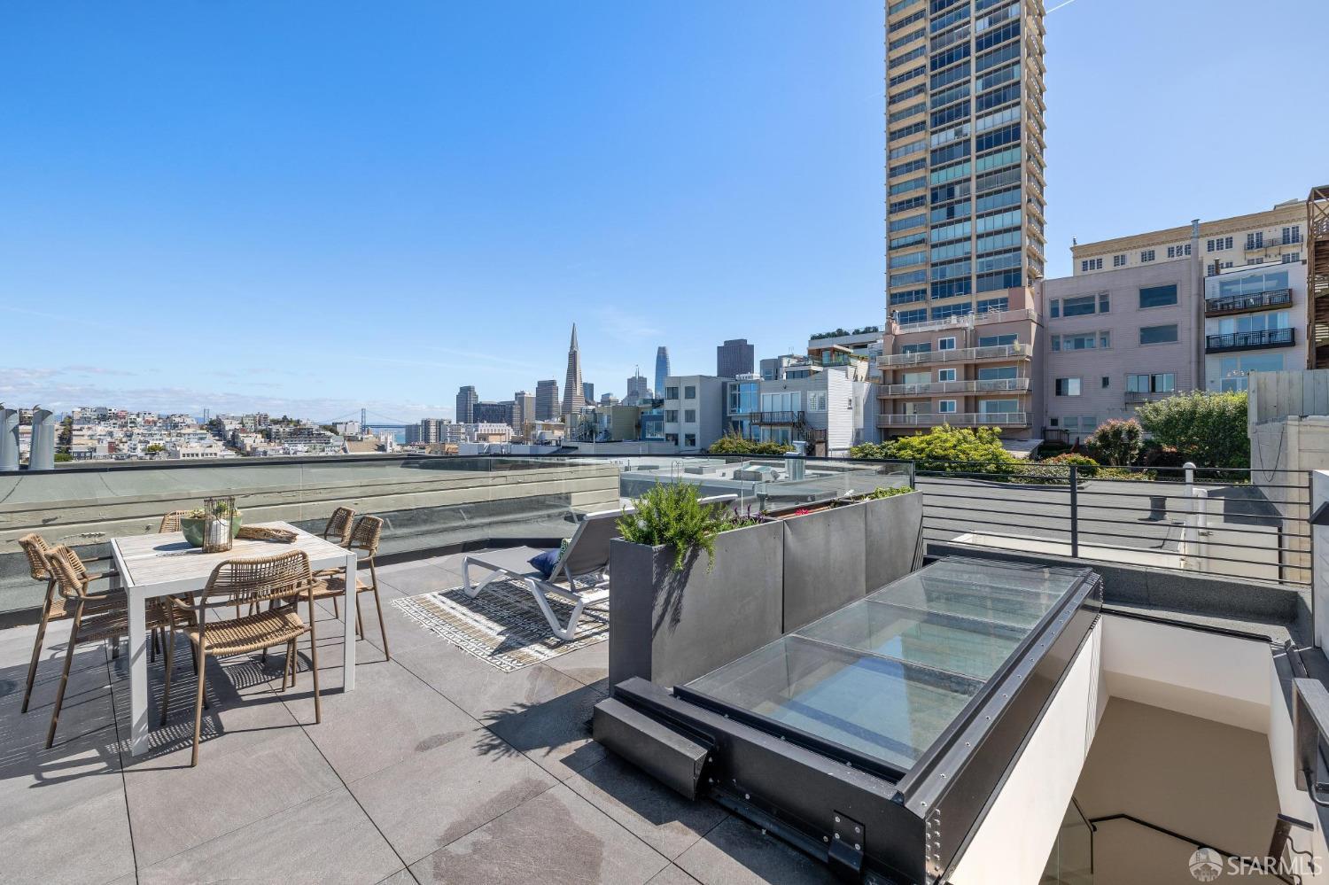 877 Union Street