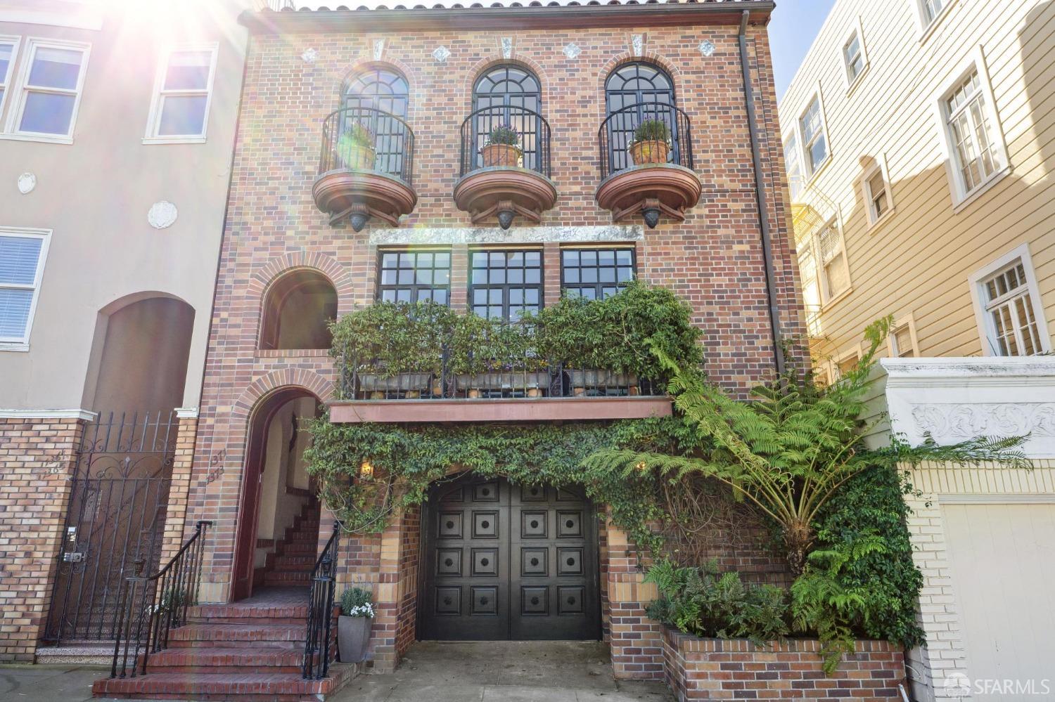 1371 Bay Street