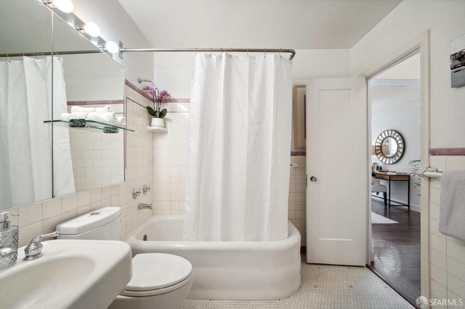 2100 Green Street # 304