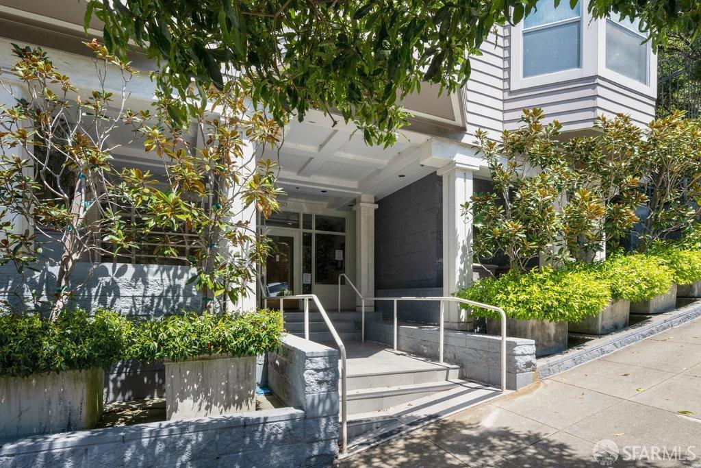 1380 Greenwich Street # 211