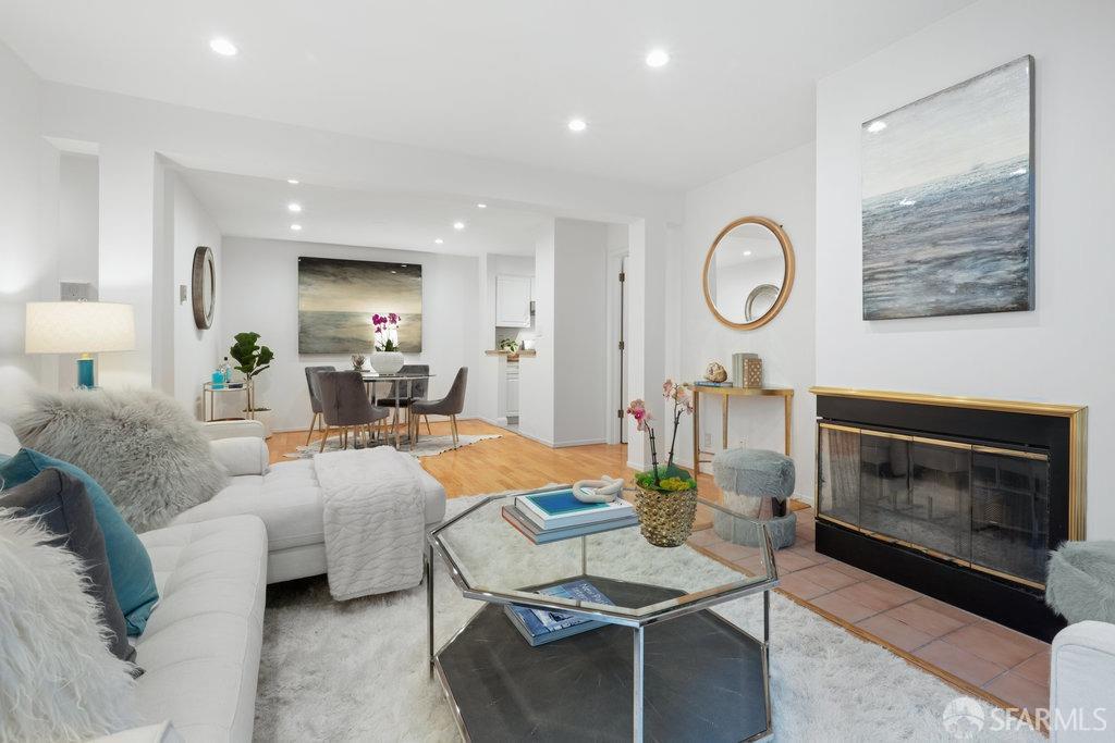 1380 Greenwich Street # 211