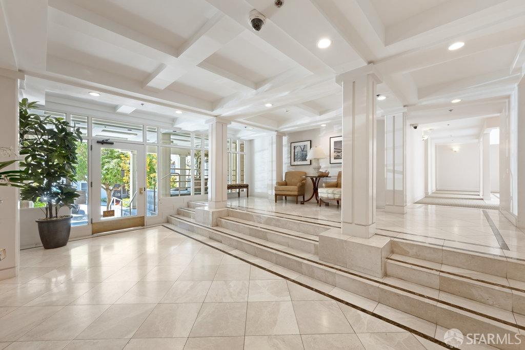 1380 Greenwich Street # 211