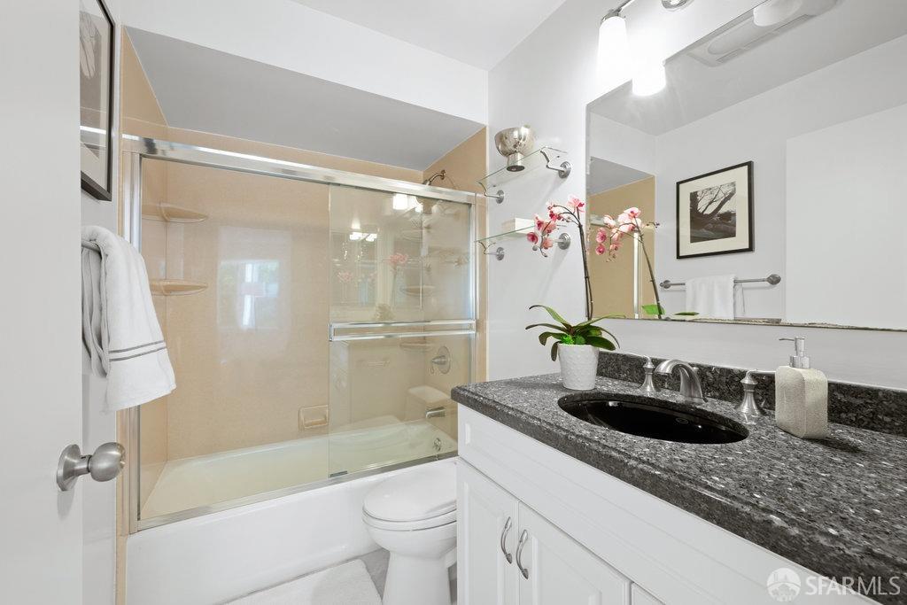 1380 Greenwich Street # 211