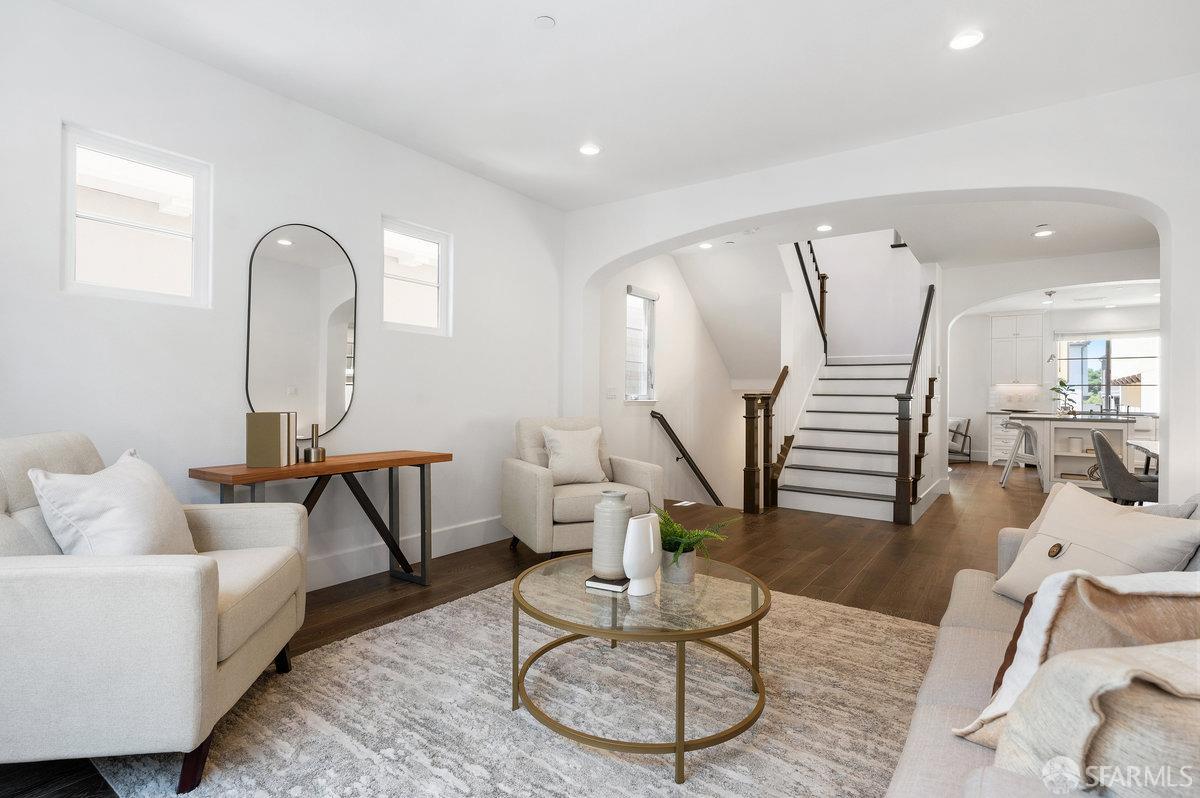 43113 Calle Sagrada