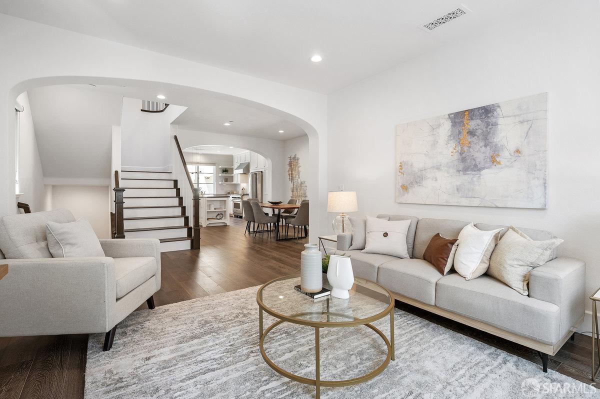 43113 Calle Sagrada