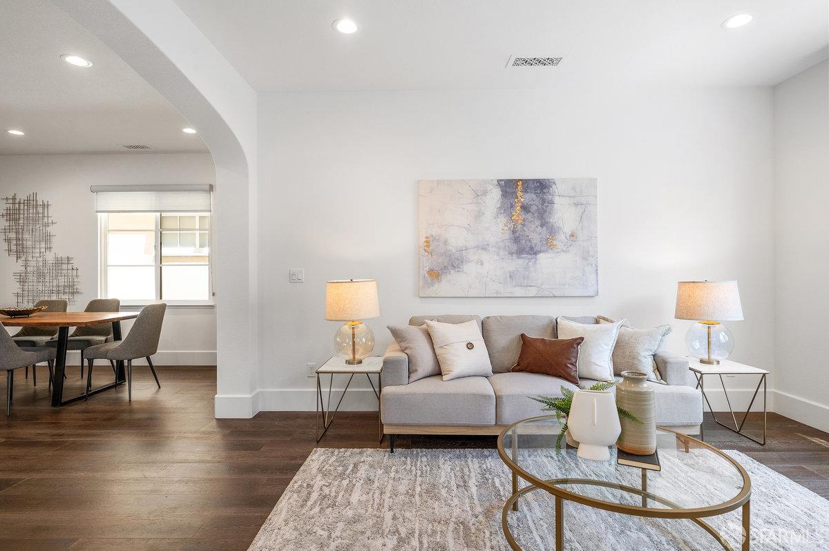 43113 Calle Sagrada