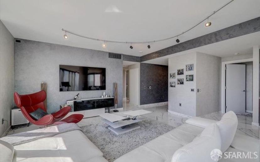 201 Folsom Street # 32E