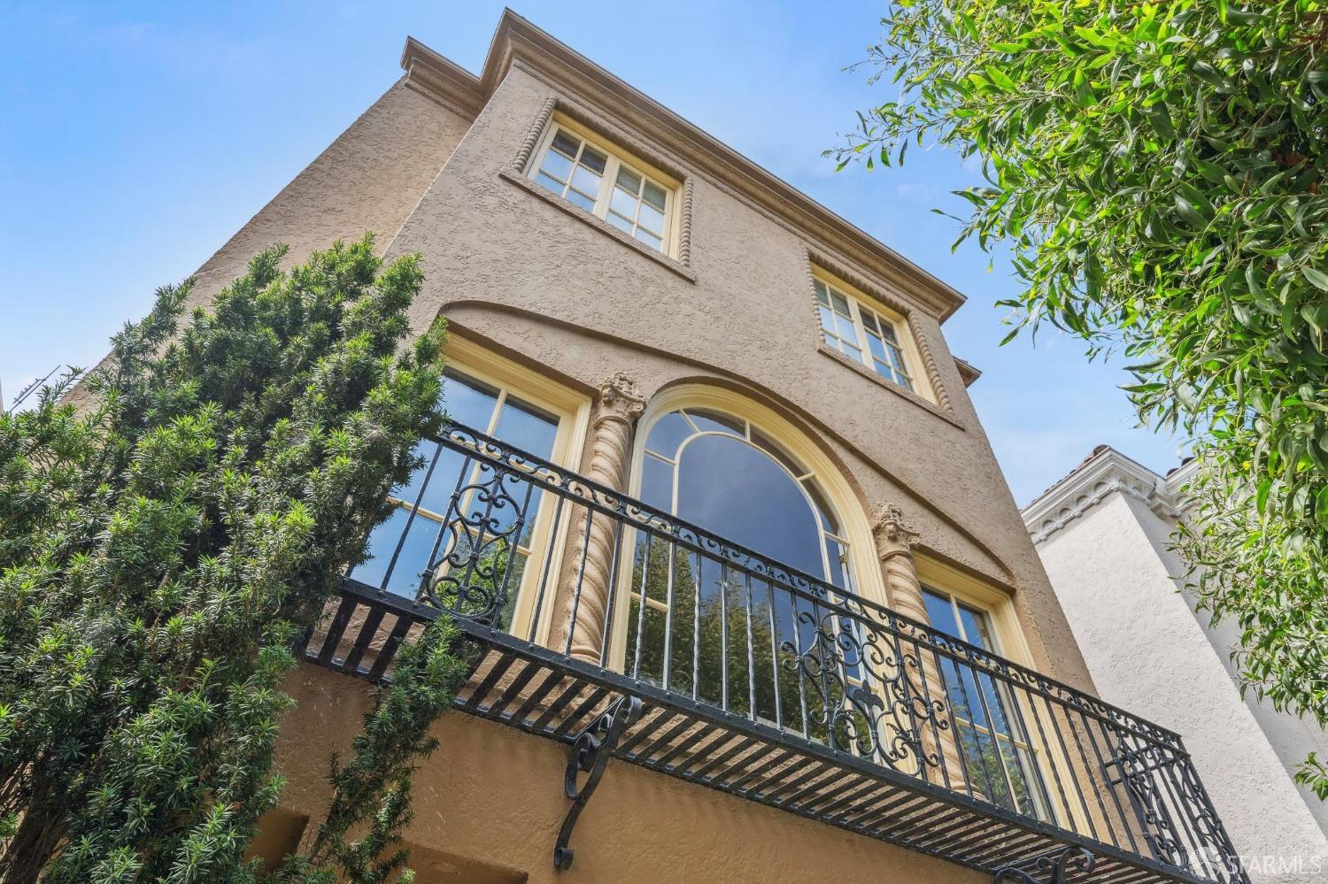 3715 Broderick Street