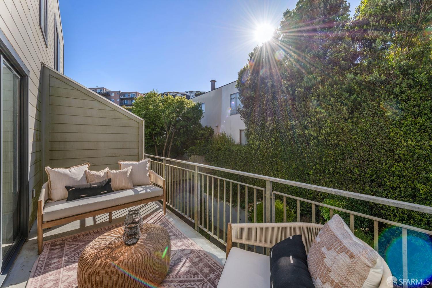 880 Corbett Avenue # 3