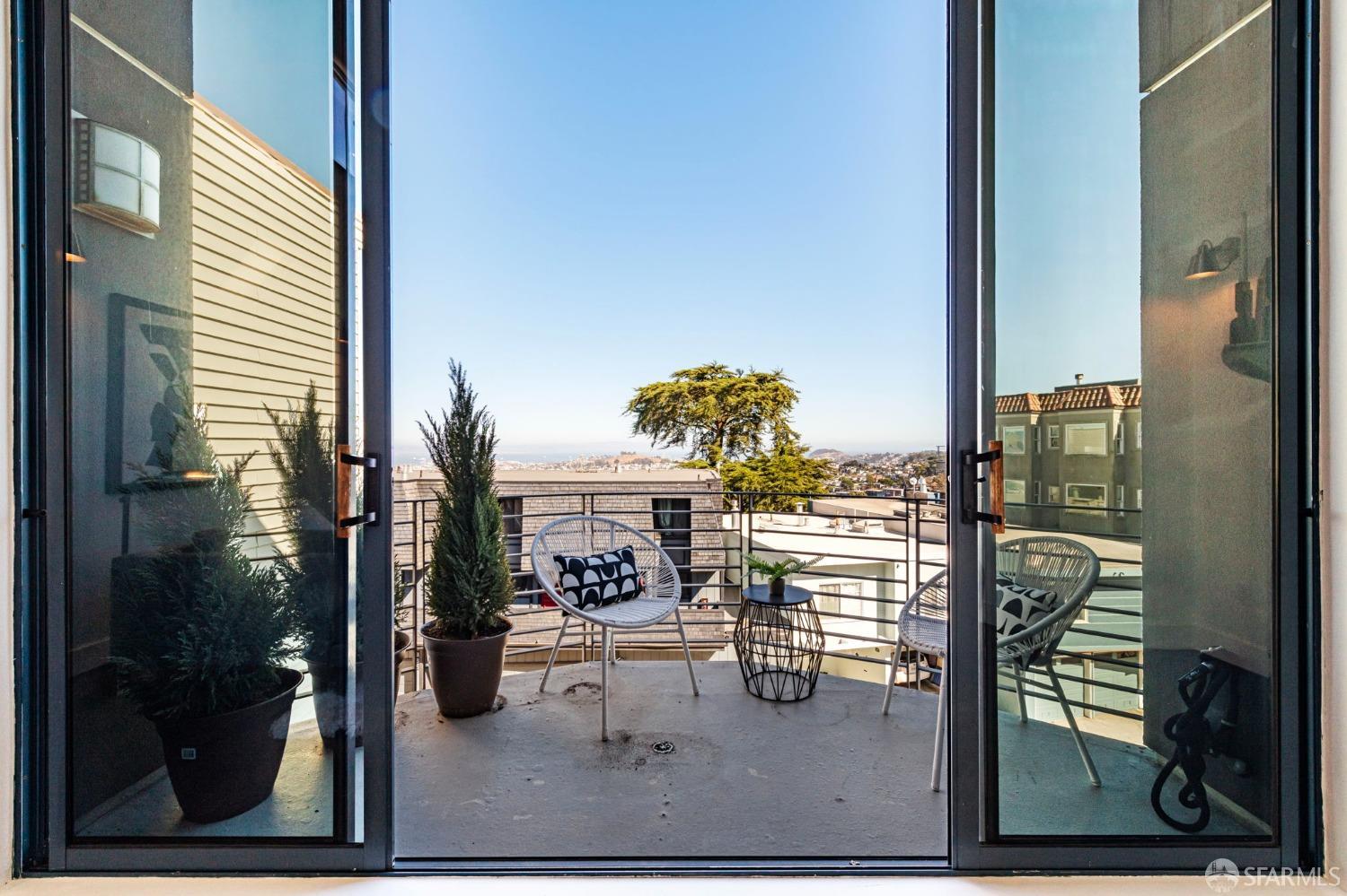 880 Corbett Avenue # 3