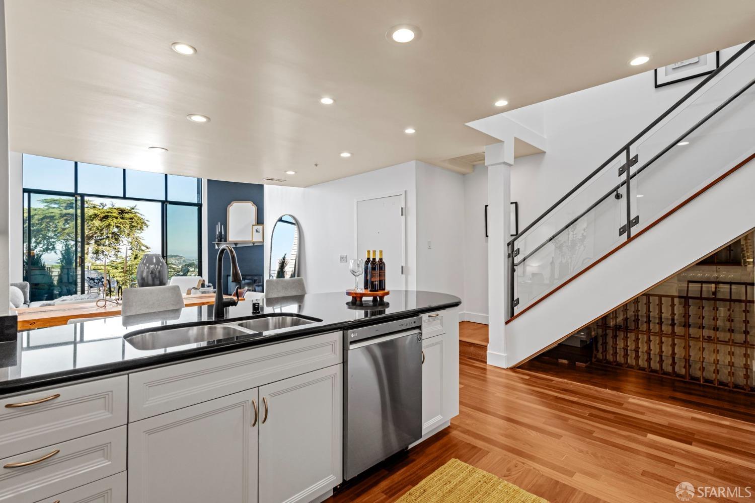 880 Corbett Avenue # 3