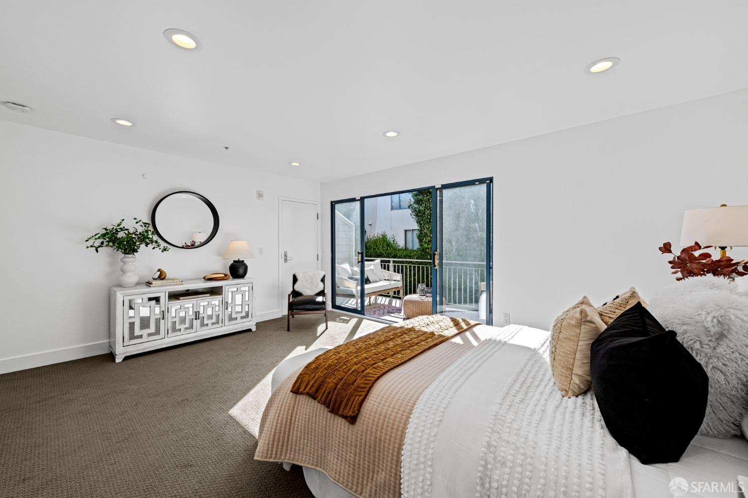 880 Corbett Avenue # 3