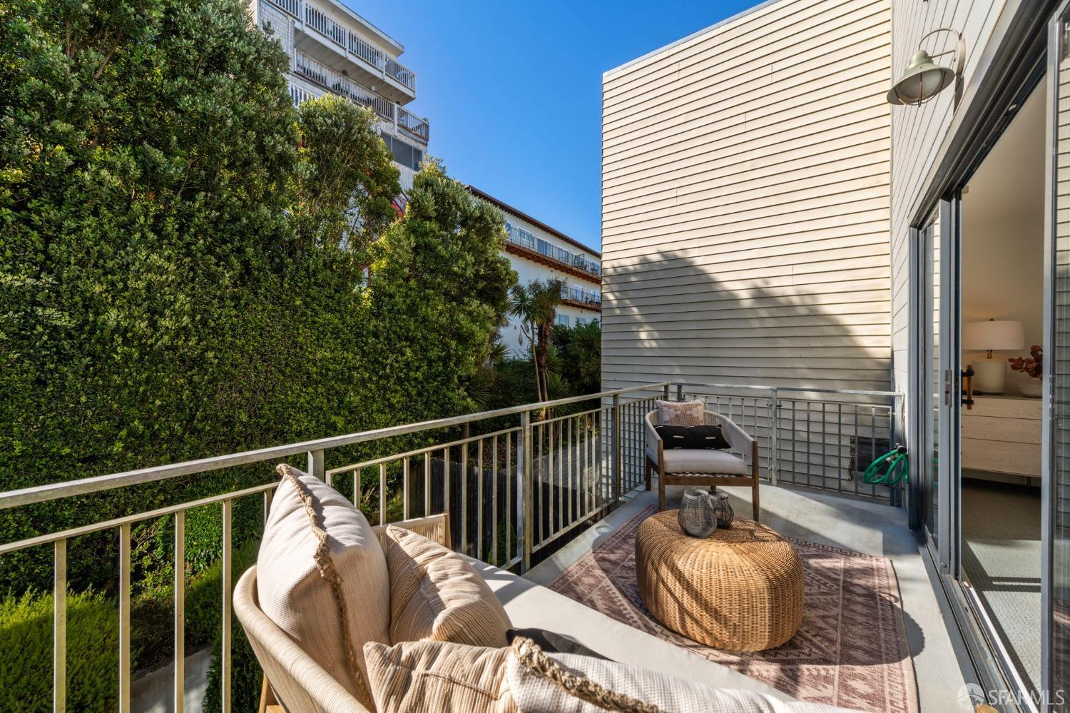 880 Corbett Avenue # 3