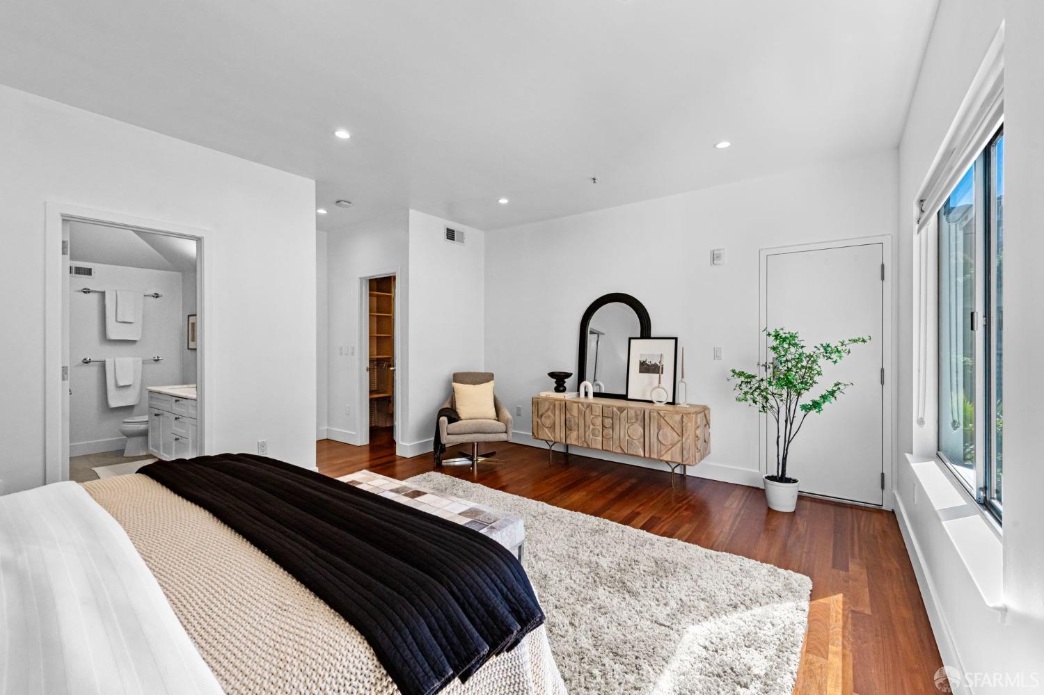 880 Corbett Avenue # 3