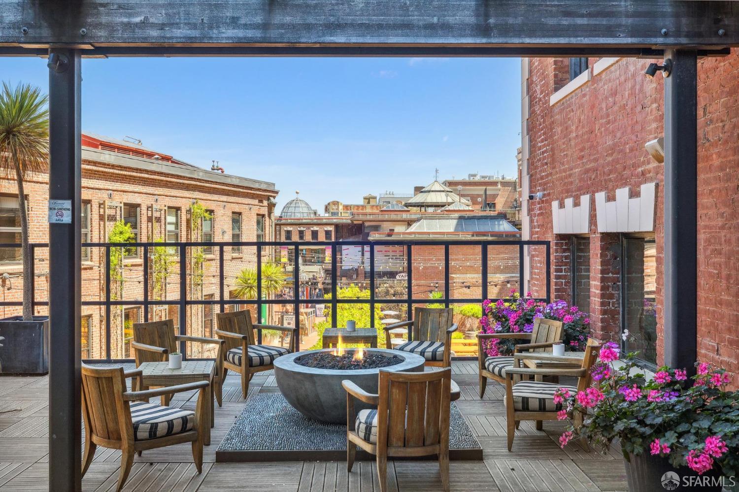 900 North Point Street # D228