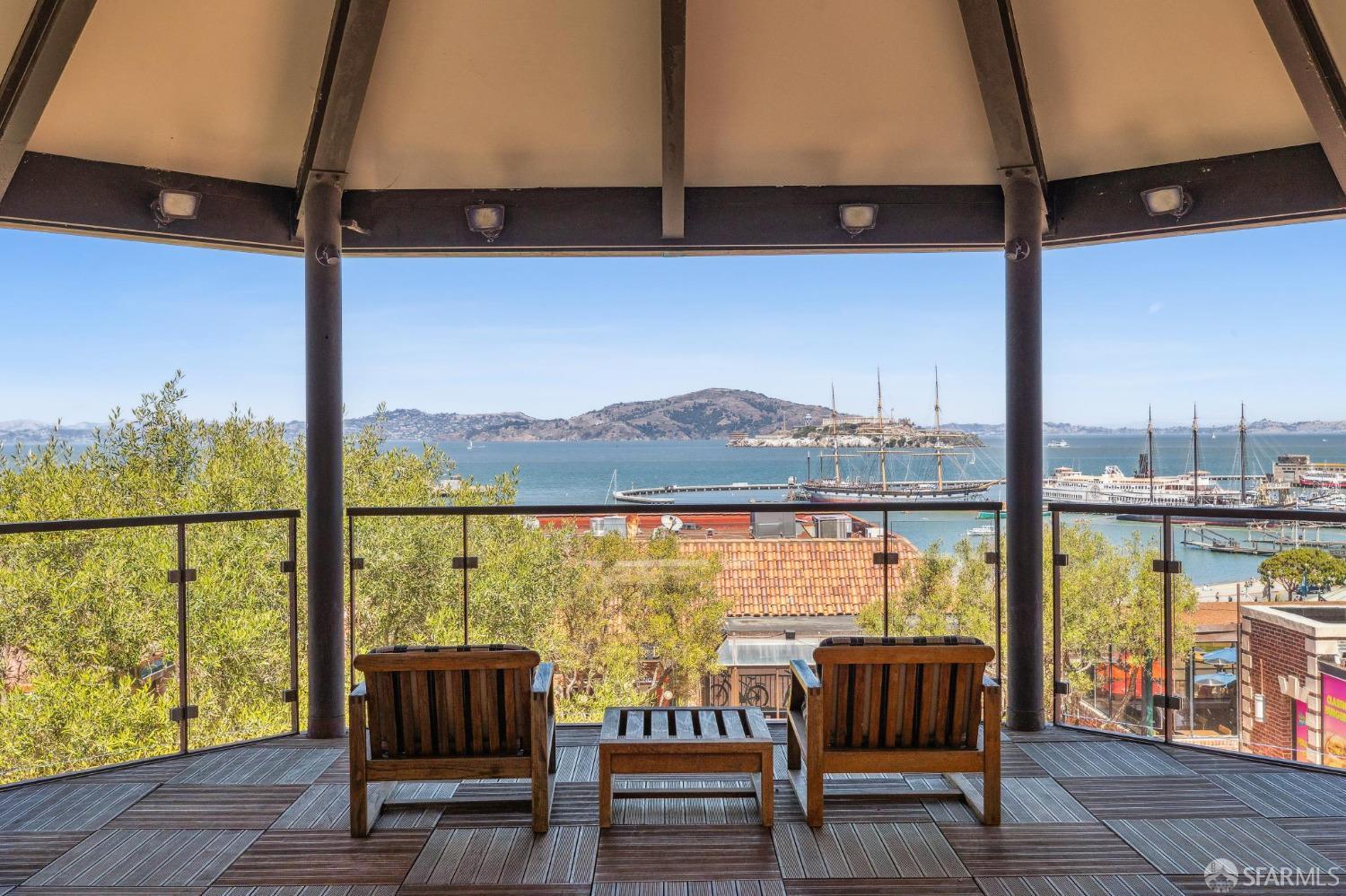 900 North Point Street # D228