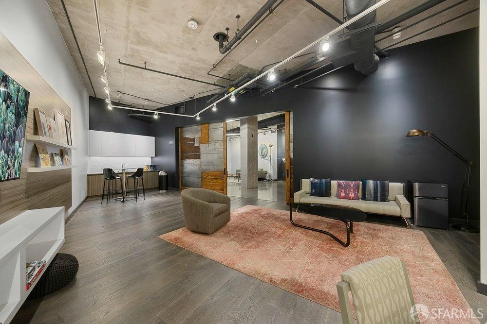 45 Bartlett Street # 803