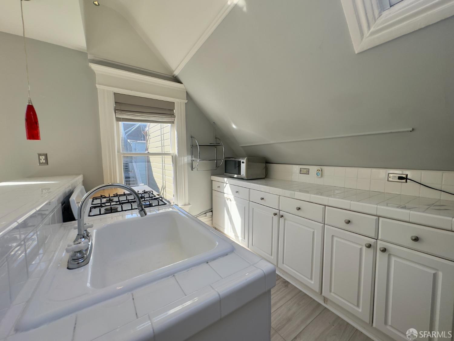 360 Lily Street # 10