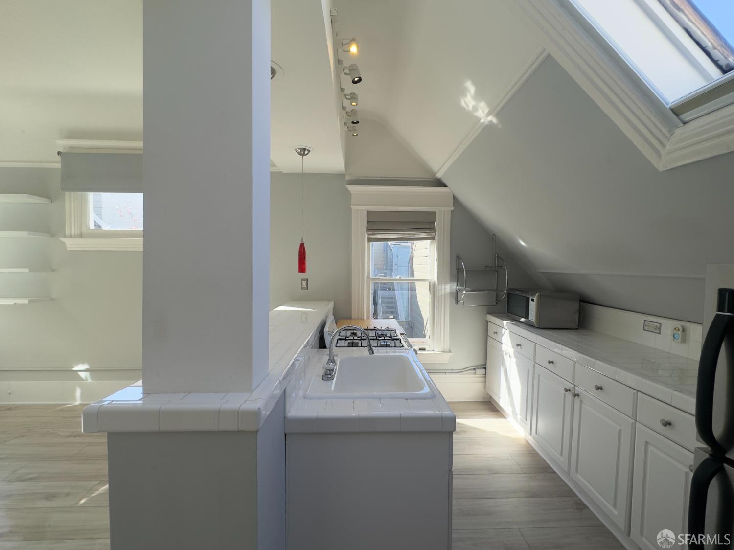 360 Lily Street # 10