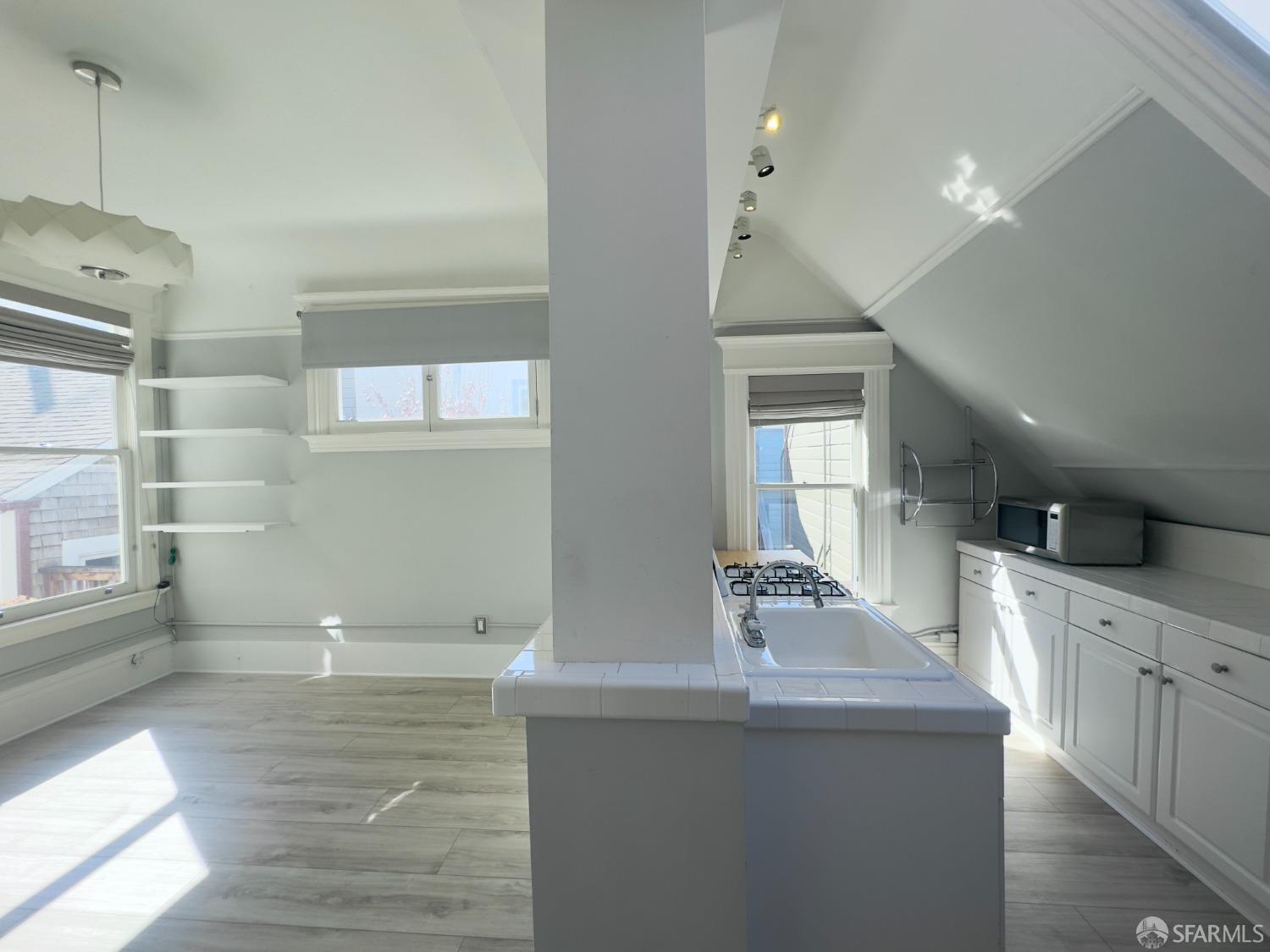 360 Lily Street # 10