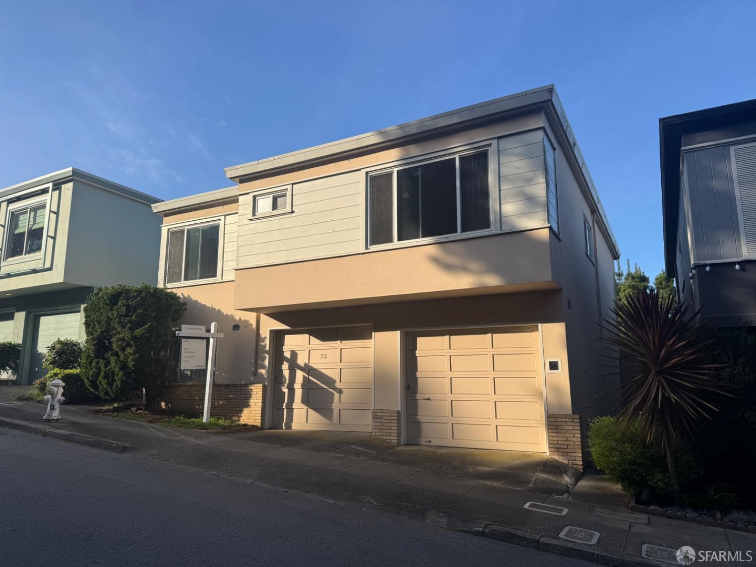 75 Knollview Way