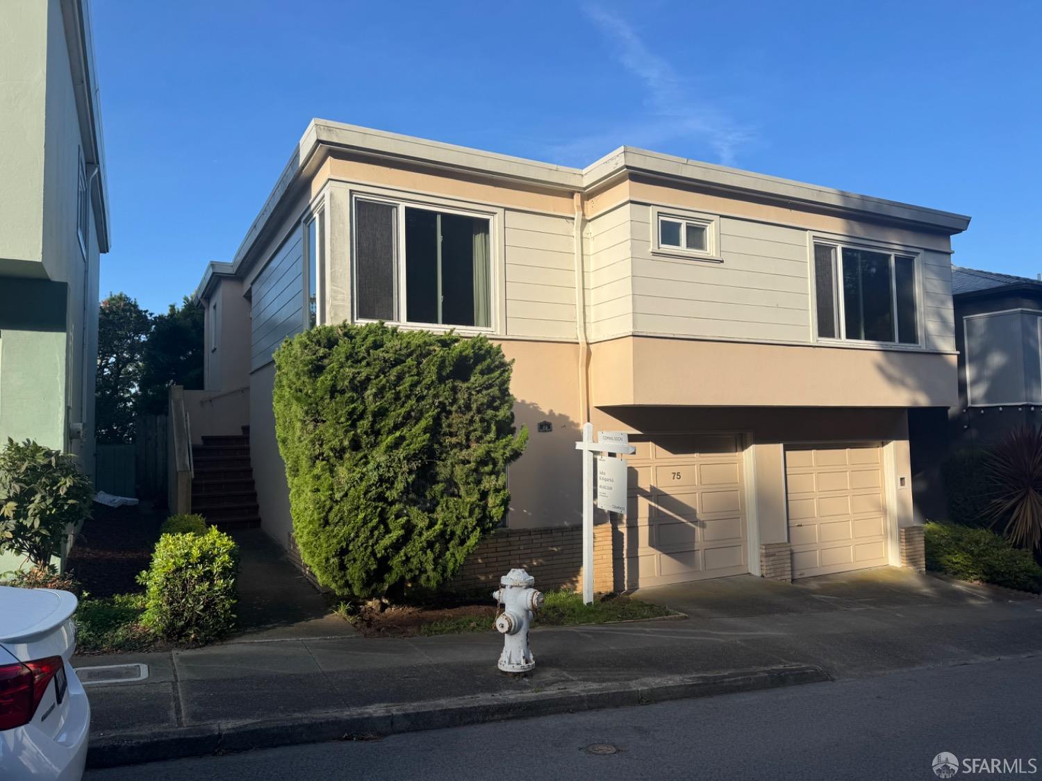 75 Knollview Way