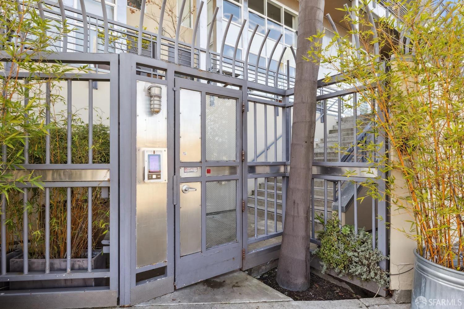 370 De Haro Street # B4