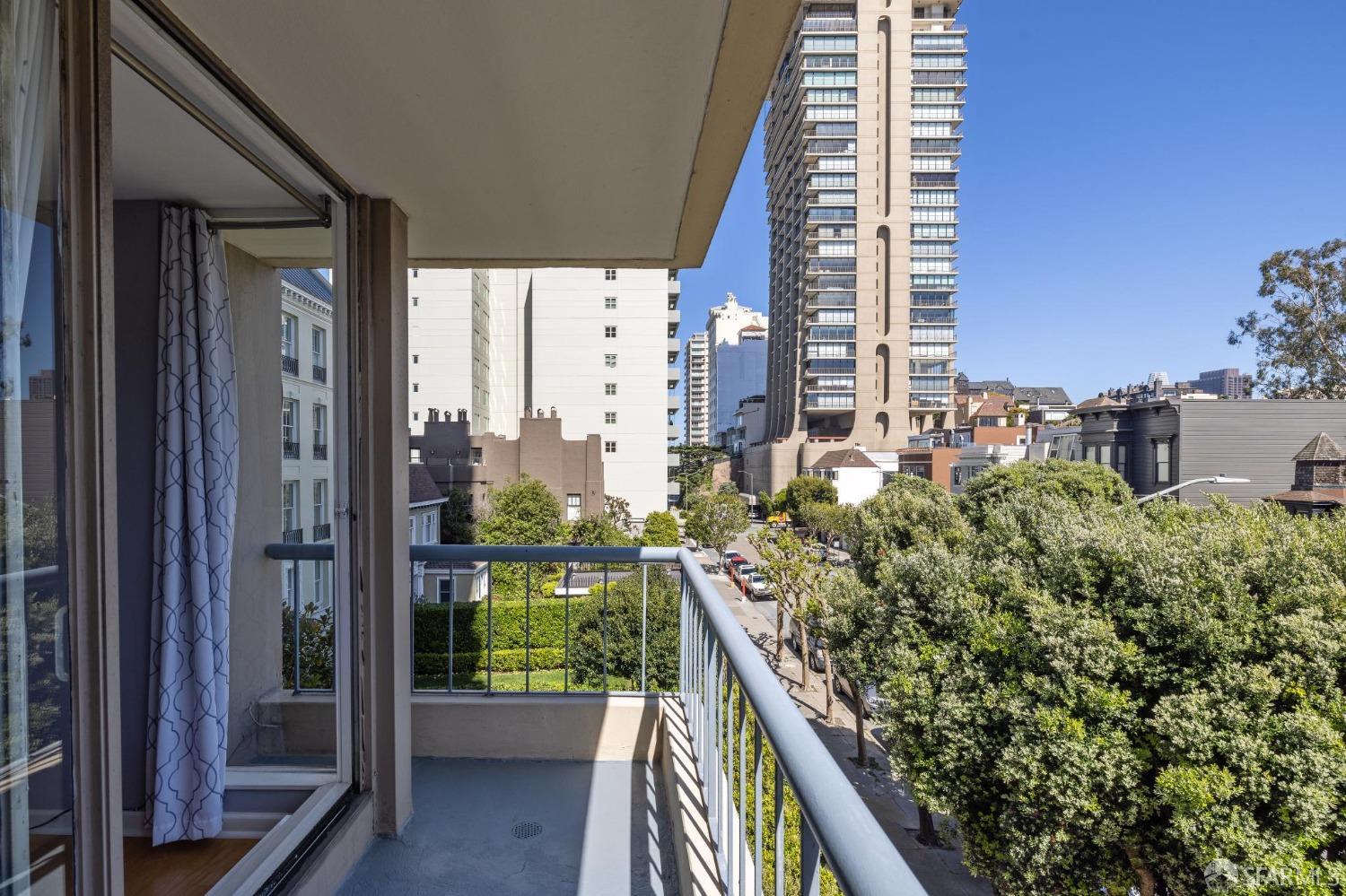 1070 Green Street # 102