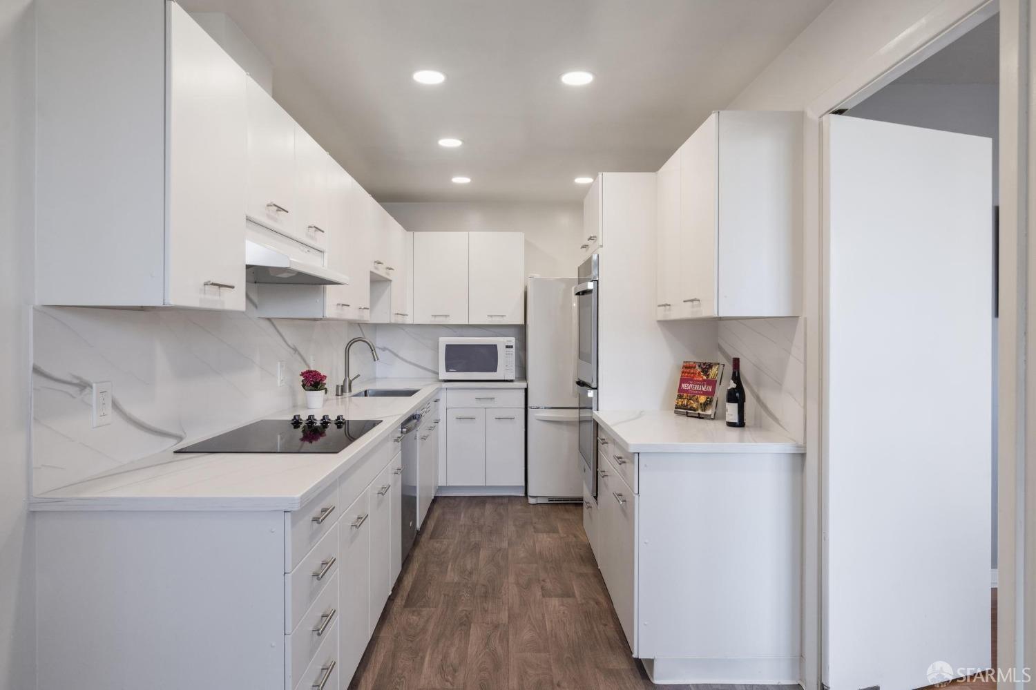 1070 Green Street # 102