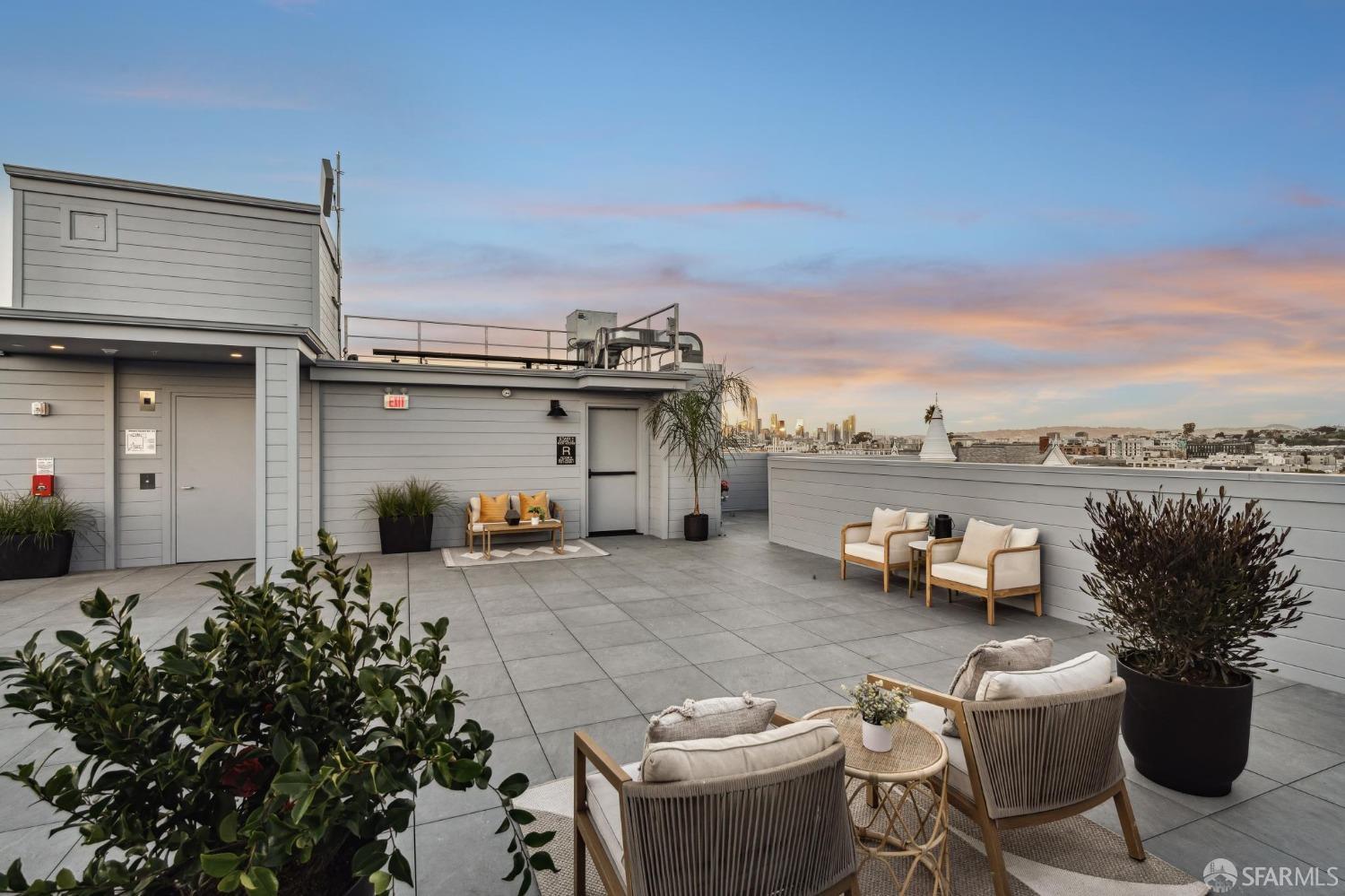 986 South Van Ness Avenue # 401