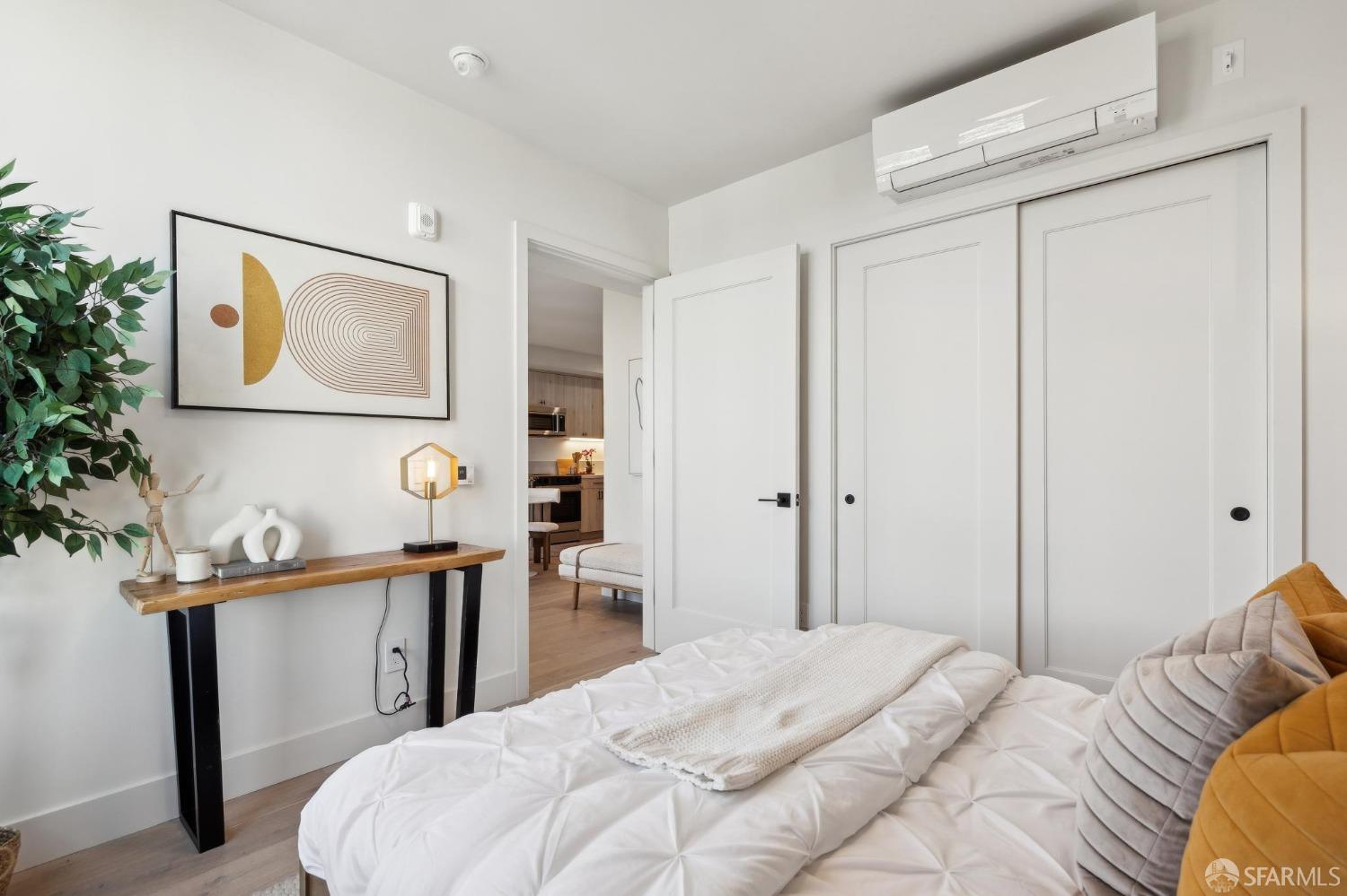 986 South Van Ness Avenue # 401