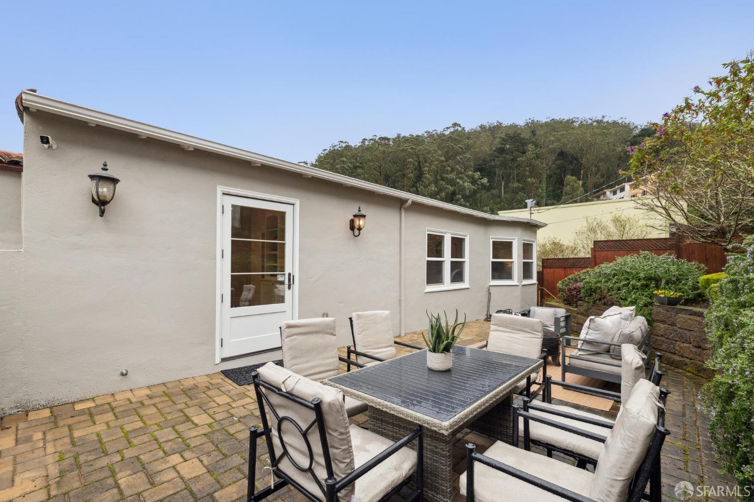 305 Juanita Way