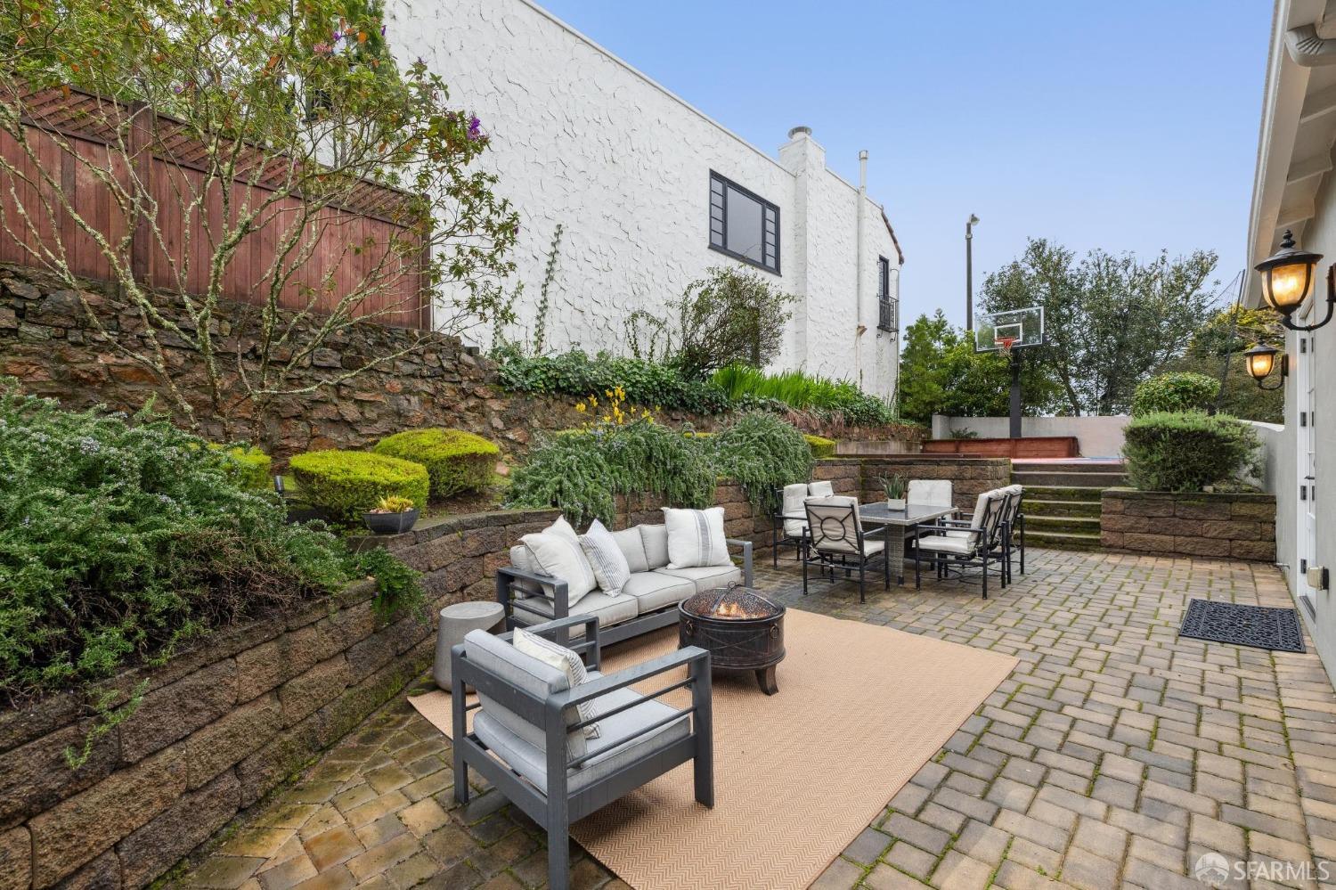 305 Juanita Way