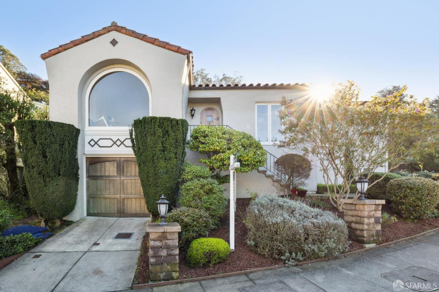 305 Juanita Way