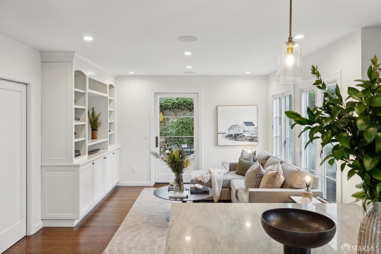 305 Juanita Way