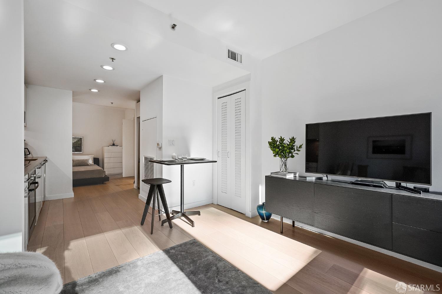 1 Hawthorne Street # 5B