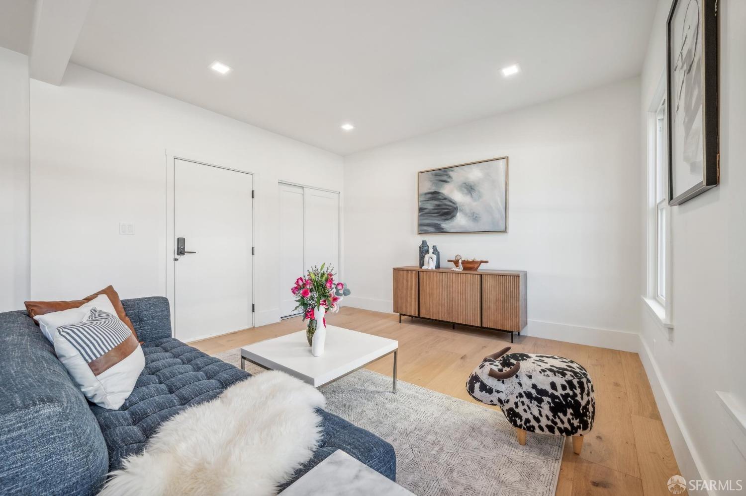 31 Romolo Place # 6
