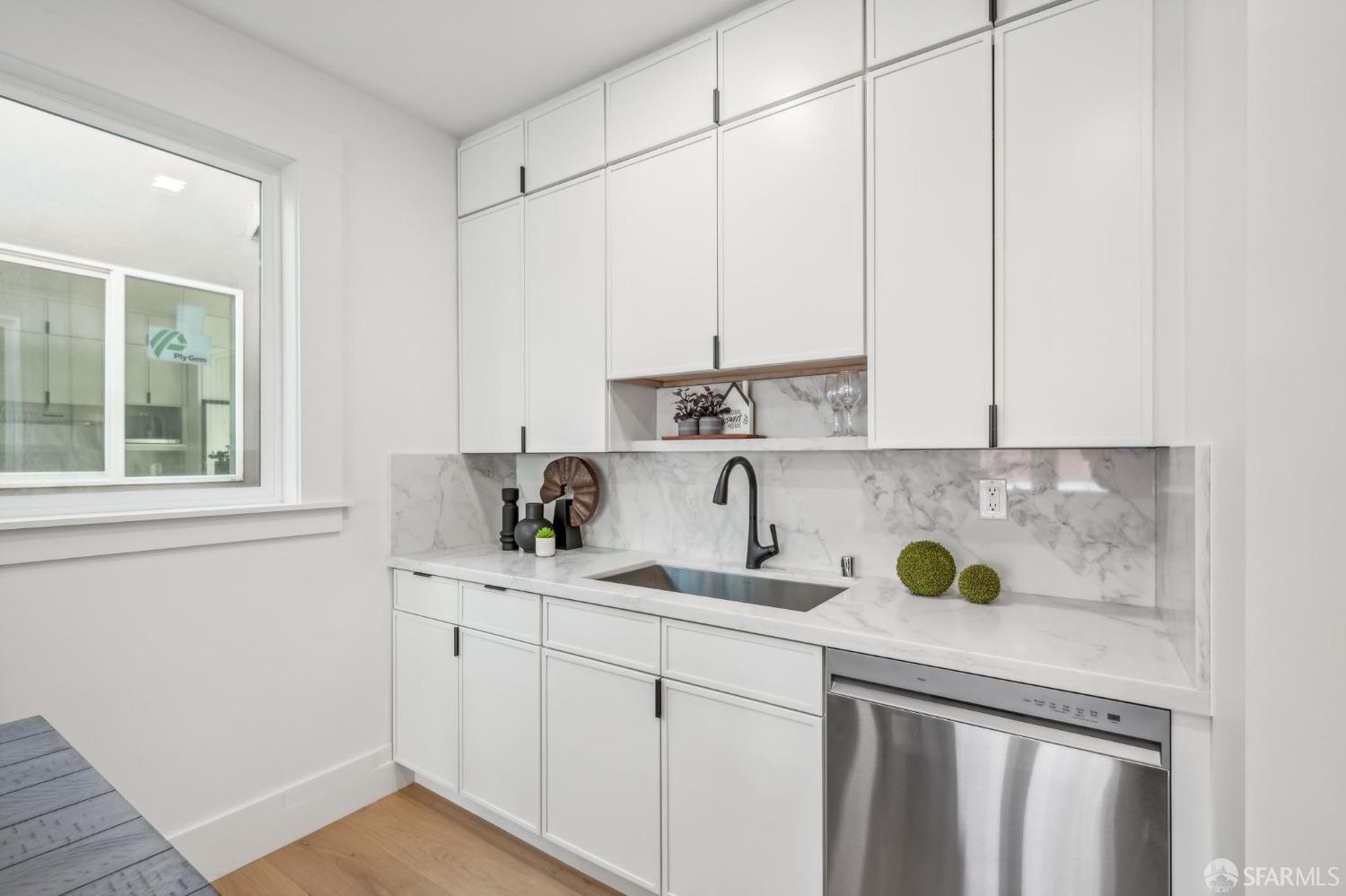 31 Romolo Place # 6